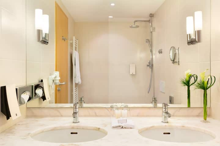 Guest room bath at the Dolce by Wyndham Bad Nauheim in Bad Nauheim, Other than US/Canada